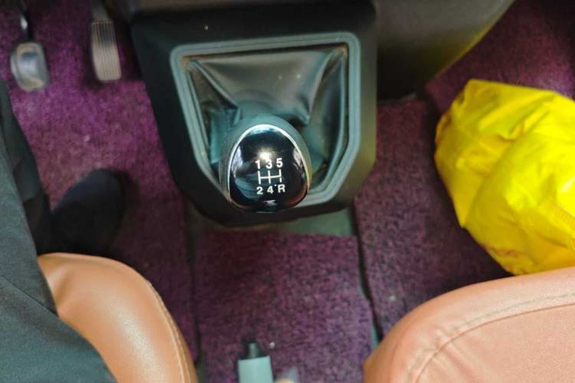 Used JMC Transit 2019 2.8T Commercial Version Long Wheelbase Mid-Roof 6-Seater Rear Single Tire China VI Emission Standard – JX493 Gear Lever