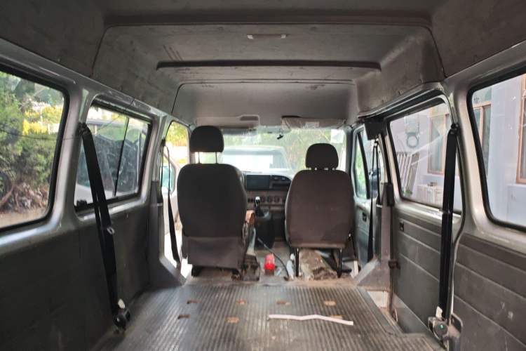 Used JMC Transit 2019 2.8T Commercial Version Long Wheelbase Mid-Roof 6-Seater Rear Single Tire China VI Emission Standard – JX493 Headliner