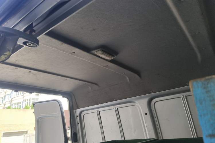 Used JMC Transit 2019 2.8T Commercial Version Short Wheelbase Mid-Roof 3-Seater China VI Standard JX493 Headliner