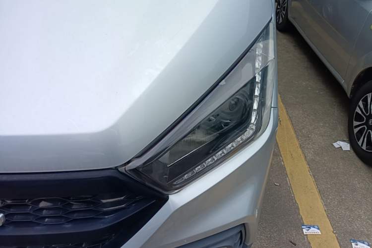 Used JMC Transit 2019 2.8T Commercial Version Short Wheelbase Mid-Roof 6-Seater China VI JX493 Left Front Headlight