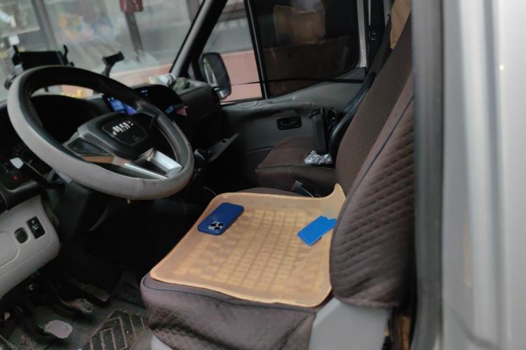 Used JMC Transit 2019 2.8T Commercial Version Long Wheelbase Mid-Roof 6-Seater Rear Single Tire China VI Emission Standard – JX493 Left Front Seat