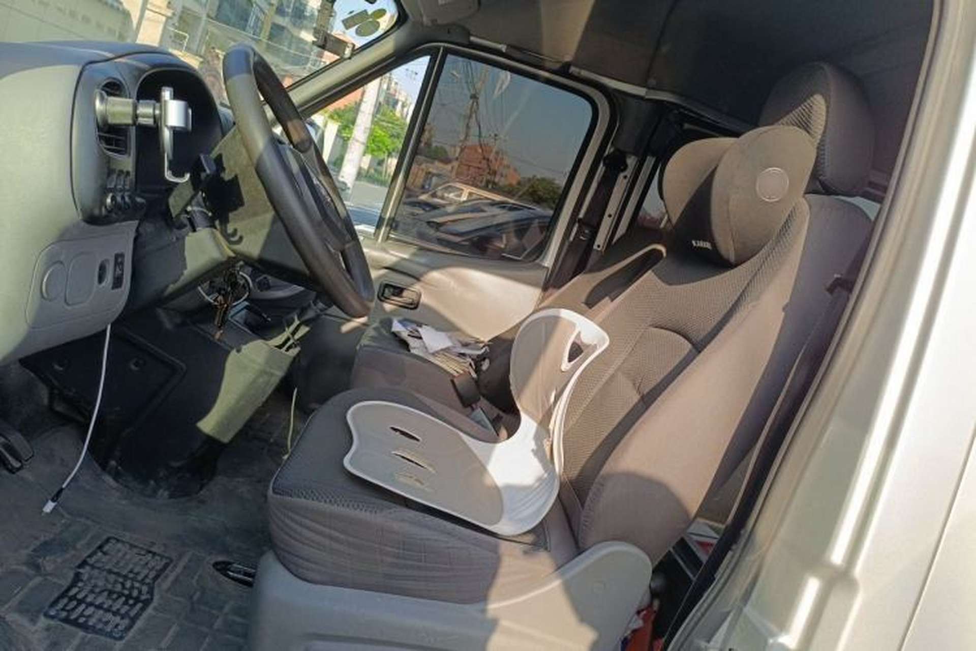 Used JMC Transit 2019 2.8T Commercial Version Long Wheelbase Mid-Roof 6-Seater Rear Single Tire China VI Emission Standard – JX493 Left Front Seat