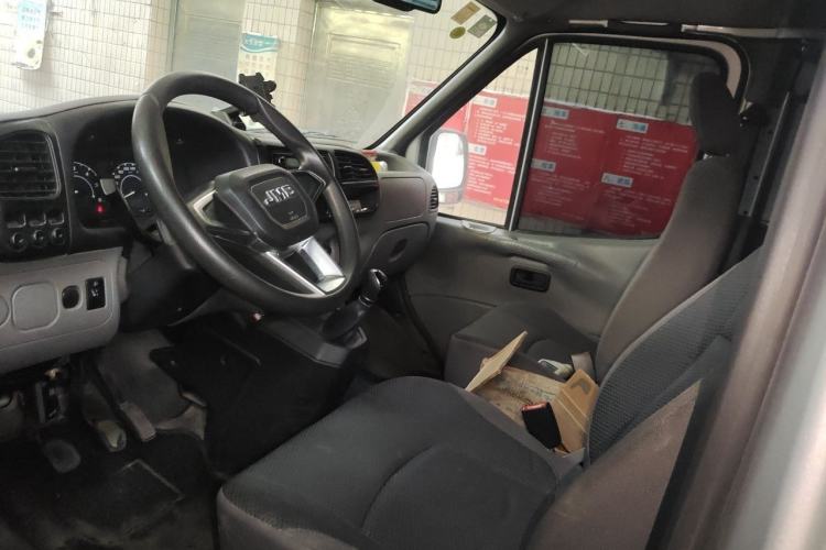 Used JMC Transit 2019 2.8T Commercial Version Long Wheelbase Mid-Roof 6-Seater Rear Single Tire China VI Emission Standard – JX493 Left Front Seat