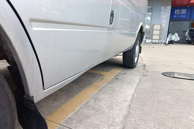 Used JMC Transit 2019 2.8T Commercial Version Short Wheelbase Mid-Roof 6-Seater China VI JX493 Left Side Sill