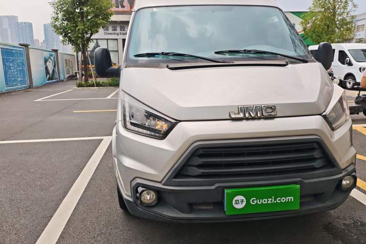 Used JMC Transit 2019 2.8T Commercial Version Short Wheelbase Mid-Roof 6-Seater China VI JX493 Right Front Headlight