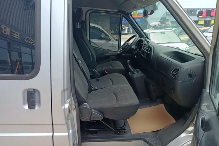 Used JMC Transit 2019 2.8T Commercial Version Short Wheelbase Mid-Roof 6-Seater China VI JX493 Right Front Seat