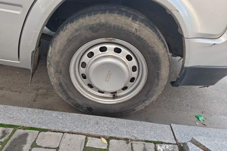 Used JMC Transit  Right Front Wheel Hub