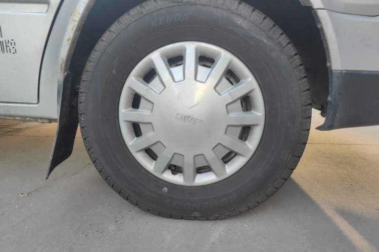Used JMC Transit  Right Front Wheel Hub