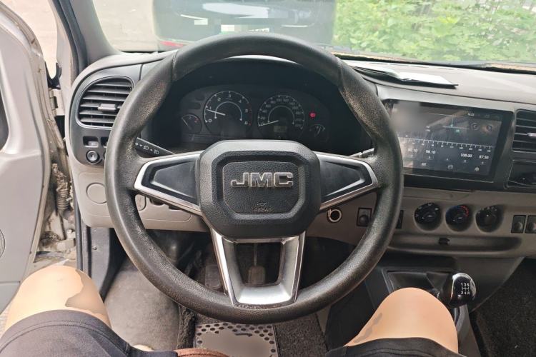 Used JMC Transit 2019 2.8T Commercial Version Long Wheelbase Mid-Roof 6-Seater Rear Single Tire China VI Emission Standard – JX493 Steering Wheel