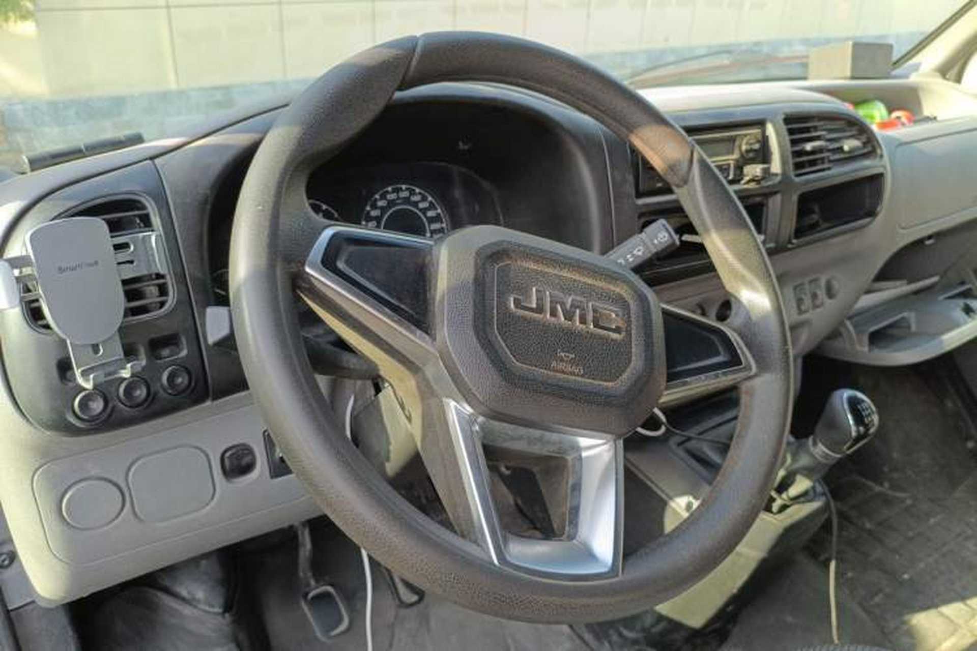 Used JMC Transit 2019 2.8T Commercial Version Long Wheelbase Mid-Roof 6-Seater Rear Single Tire China VI Emission Standard – JX493 Steering Wheel