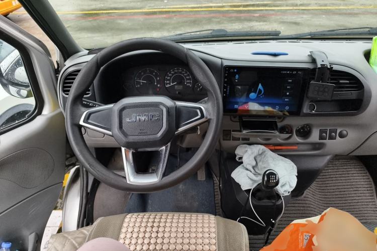 Used JMC Transit 2019 2.8T Commercial Version Long Wheelbase Mid-Roof 6-Seater Rear Single Tire China VI Emission Standard – JX493 Steering Wheel
