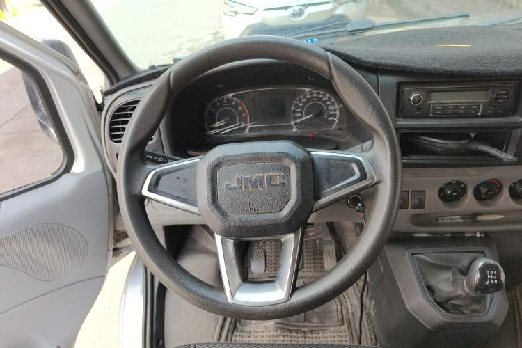 Used JMC Transit 2019 2.8T Commercial Version Short Wheelbase Mid-Roof 6-Seater China VI JX493 Steering Wheel