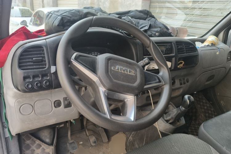 Used JMC Transit 2019 2.8T Commercial Version Short Wheelbase Mid-Roof 3-Seater China VI Standard JX493 Steering Wheel