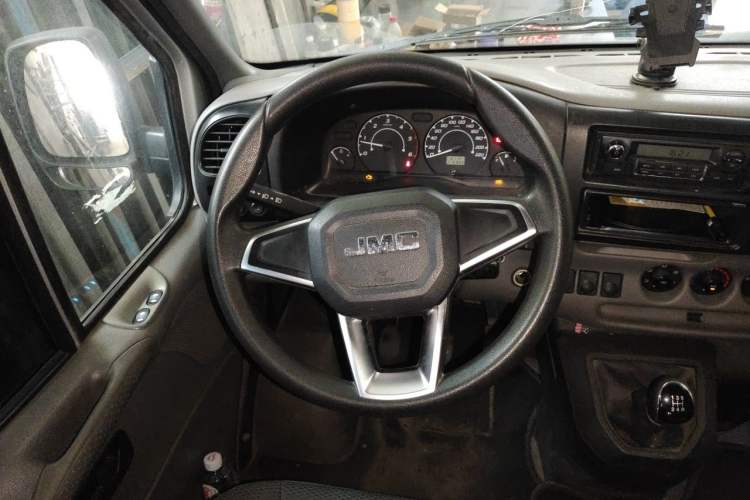 Used JMC Transit 2019 2.8T Commercial Version Long Wheelbase Mid-Roof 6-Seater Rear Single Tire China VI Emission Standard – JX493 Steering Wheel