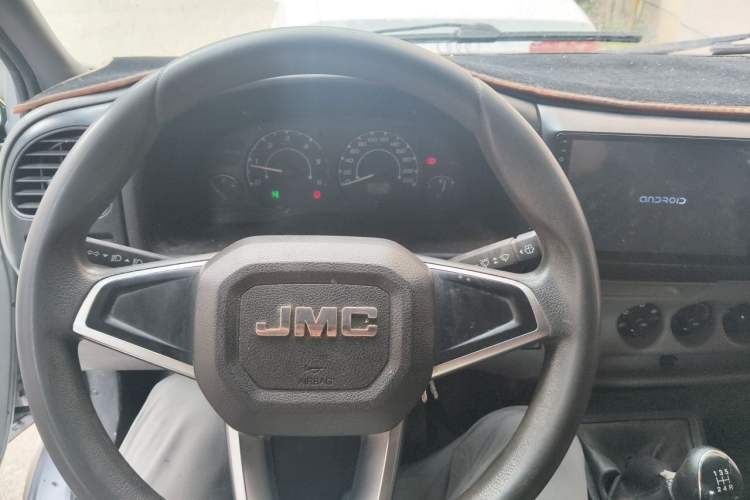Used JMC Transit 2019 2.8T Commercial Version Short Wheelbase Mid-Roof 6-Seater China VI JX493 Steering Wheel