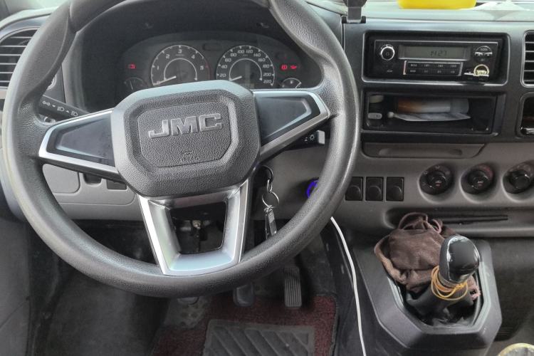 Used JMC Transit 2019 2.8T Commercial Version Short Wheelbase Mid-Roof 6-Seater China VI JX493 Steering Wheel