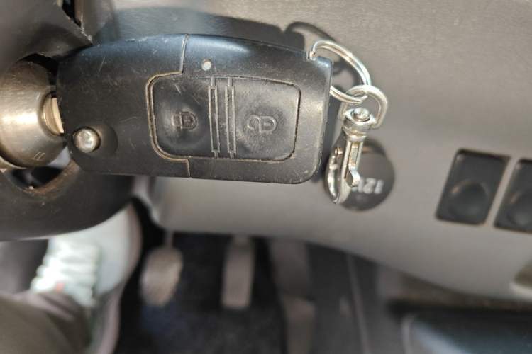 Used JMC Transit 2019 2.8T Commercial Version Long Wheelbase Mid-Roof 3-Seater Rear Single Tire China VI Emission Standard – JX493 Vehicle Key