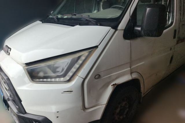Ojetý JMC Transit 2019 2.8T Commercial Version Long Wheelbase Mid-Roof 3-Seater Rear Single Tire China VI Emission Standard – JX493
