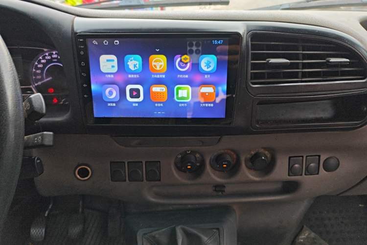 Used JMC Transit 2019 2.8T Commercial Version Long Wheelbase Mid-Roof 6-Seater Rear Single Tire China VI Emission Standard – JX493 Audio And AC Panel