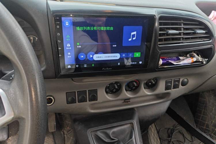 Used JMC Transit 2019 2.8T Commercial Version Short Wheelbase Mid-Roof 3-Seater China VI Standard JX493 Audio And AC Panel