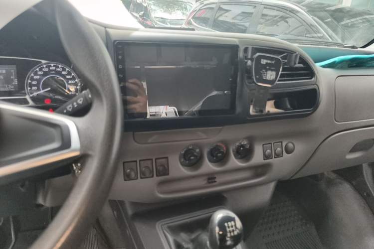 Used JMC Transit 2019 2.8T Commercial Version Long Wheelbase High Roof 6-Seater Rear Single Tire China VI Emission Standard – JX493 Audio And AC Panel