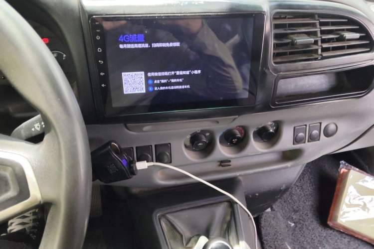 Used JMC Transit 2019 2.8T Commercial Version Long Wheelbase Mid-Roof 6-Seater Rear Single Tire China VI Emission Standard – JX493 Audio And AC Panel