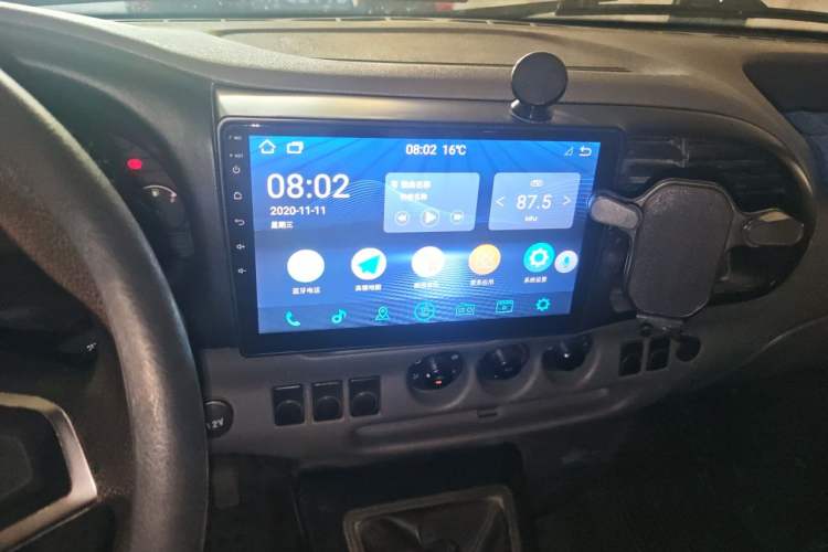 Used JMC Transit 2019 2.8T Commercial Version Long Wheelbase Mid-Roof 6-Seater Rear Single Tire China VI Emission Standard – JX493 Audio And AC Panel