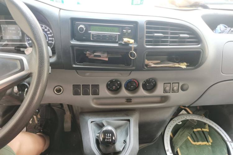 Used JMC Transit 2019 2.8T Commercial Version Long Wheelbase Mid-Roof 6-Seater Rear Single Tire China VI Emission Standard – JX493 Audio And AC Panel