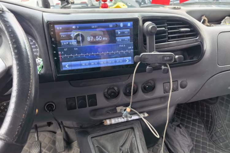 Used JMC Transit 2019 2.8T Commercial Version Long Wheelbase Mid-Roof 6-Seater Rear Single Tire China VI Emission Standard – JX493 Audio And AC Panel