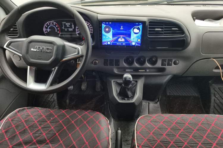 Used JMC Transit 2019 2.8T Commercial Version Short Wheelbase Mid-Roof 6-Seater China VI JX493 Center Console