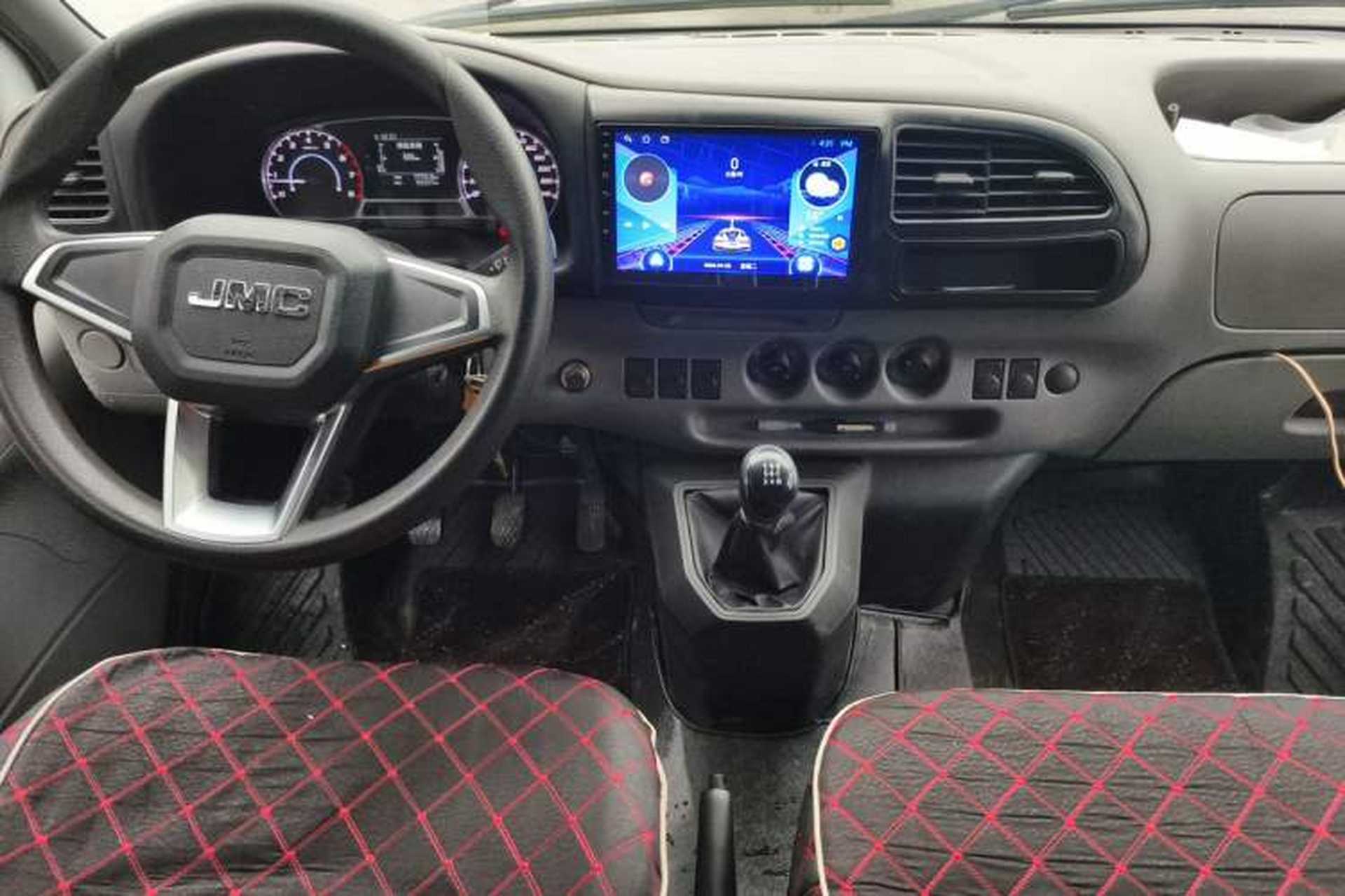 Used JMC Transit 2019 2.8T Commercial Version Short Wheelbase Mid-Roof 6-Seater China VI JX493 Center Console