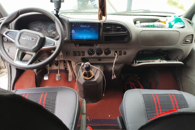 Used JMC Transit 2019 2.8T Commercial Version Intelligent Automatic Transmission Short Wheelbase Mid-Roof Design 6 Seats China VI Emission Standard – JX493 Center Console