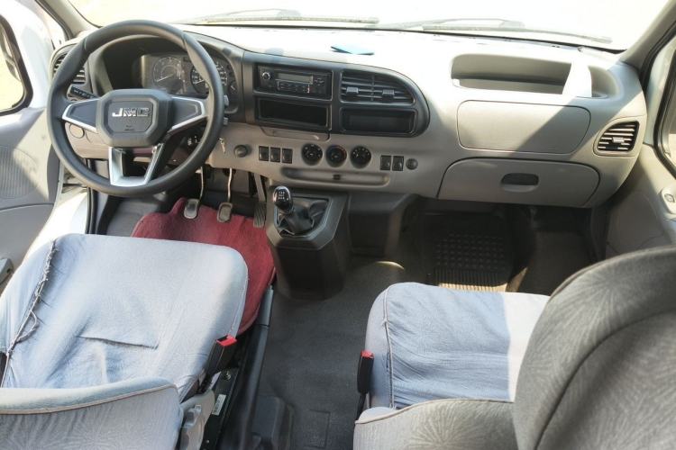Used JMC Transit 2019 2.8T Commercial Version Short Wheelbase Mid-Roof 7-Seater China VI Standard JX493 Center Console