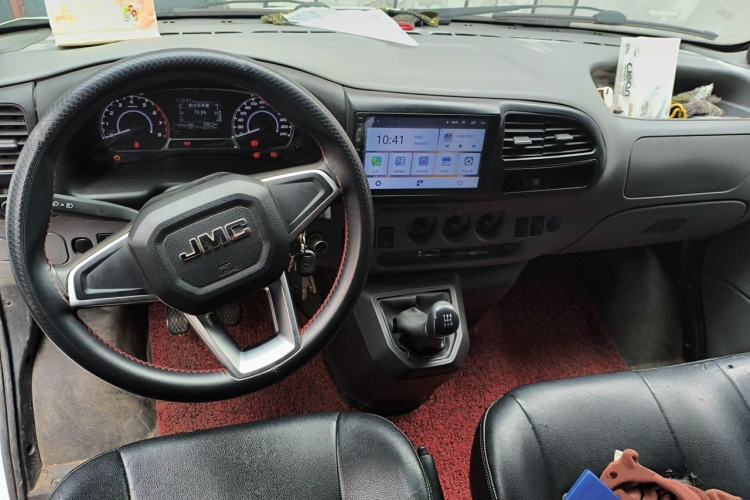 Used JMC Transit 2019 2.8T Commercial Version Short Wheelbase Mid-Roof 6-Seater China VI JX493 Center Console