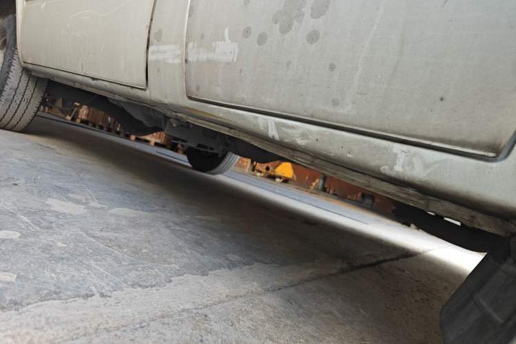 Used JMC Transit 2019 2.8T Commercial Version Short Wheelbase Mid-Roof 6-Seater China VI JX493 Chassis Front Right
