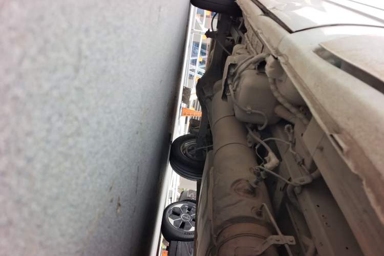 Used JMC Transit 2019 2.8T Commercial Version Short Wheelbase Mid-Roof 6-Seater China VI JX493 Chassis Front Right