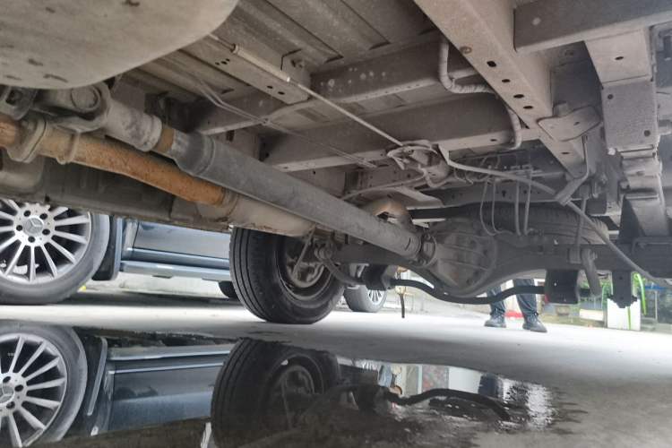 Used JMC Transit 2019 2.8T Commercial Version Long Wheelbase High Roof 6-Seater Rear Single Tire China VI Emission Standard – JX493 Chassis Rear Left