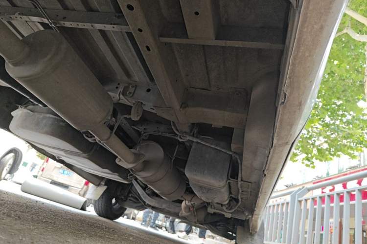 Used JMC Transit 2019 2.8T Commercial Version Long Wheelbase Mid-Roof 6-Seater Rear Single Tire China VI Emission Standard – JX493 Chassis Rear Right