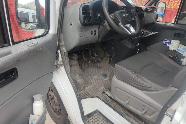Used JMC Transit 2019 2.8T Commercial Version Short Wheelbase Mid-Roof 6-Seater China VI JX493 Driver Seat