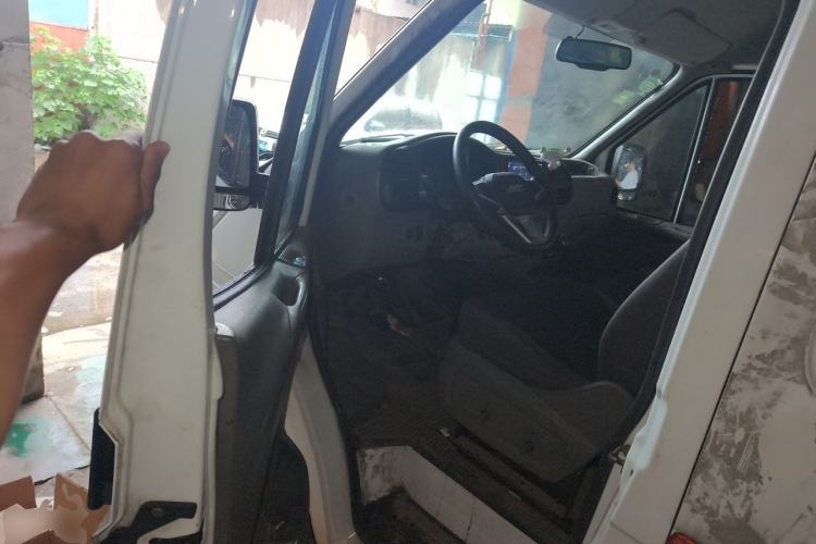 Used JMC Transit 2019 2.8T Commercial Version Long Wheelbase Mid-Roof 3-Seater Rear Single Tire China VI Emission Standard – JX493 Driver Seat