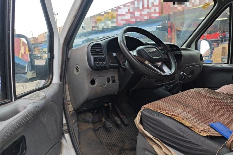 Used JMC Transit 2019 2.8T Commercial Version Long Wheelbase Mid-Roof 6-Seater Rear Single Tire China VI Emission Standard – JX493 Driver Seat