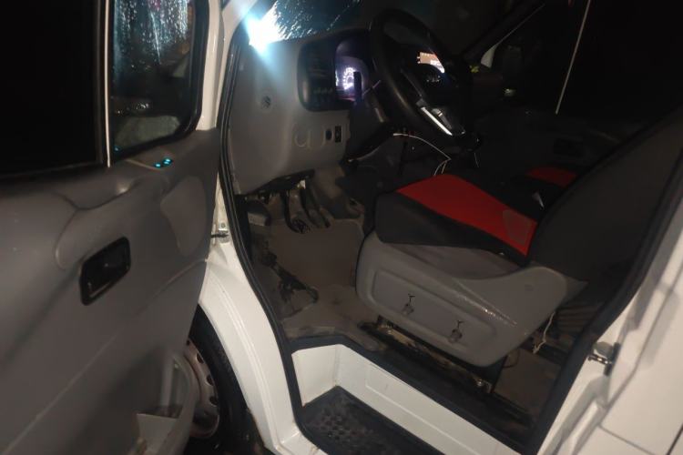Used JMC Transit 2019 2.8T Commercial Version Long Wheelbase Mid-Roof 6-Seater Rear Single Tire China VI Emission Standard – JX493 Driver Seat