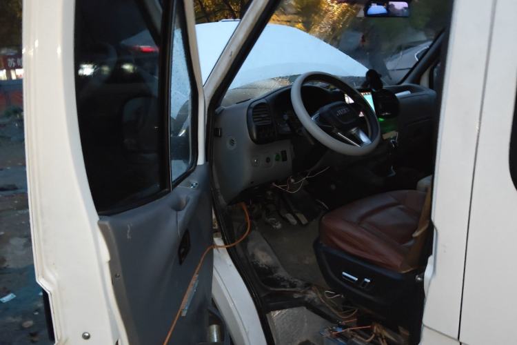 Used JMC Transit 2019 2.8T Commercial Version Short Wheelbase Low Roof 6-Seater China VI Emission Standard JX493 Driver Seat