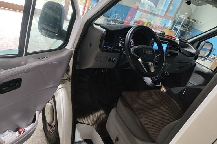 Used JMC Transit 2019 2.8T Commercial Version Short Wheelbase Mid-Roof 3-Seater China VI Standard JX493 Driver Seat