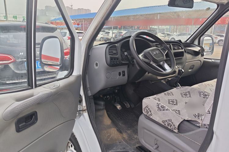 Used JMC Transit 2019 2.8T Commercial Version Short Wheelbase Mid-Roof 3-Seater China VI Standard JX493 Driver Seat