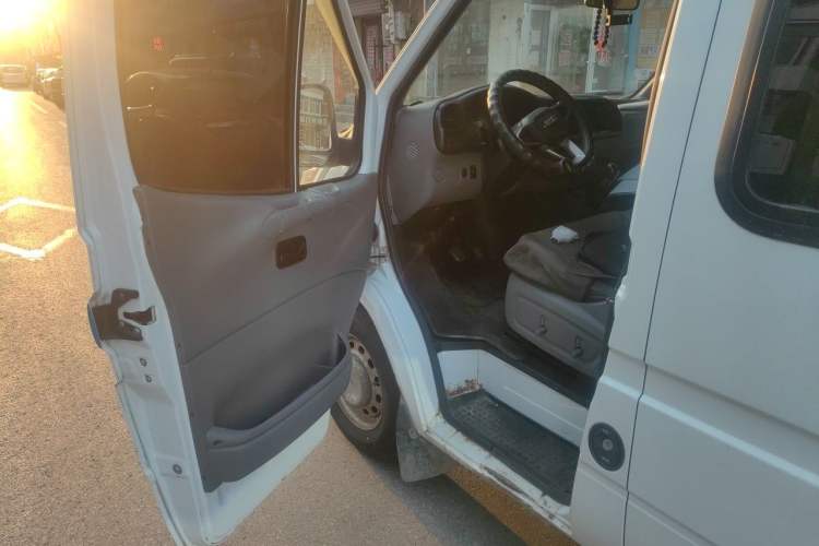 Used JMC Transit 2019 2.8T Commercial Version Short Wheelbase Mid-Roof 6-Seater China VI JX493 Driver Seat