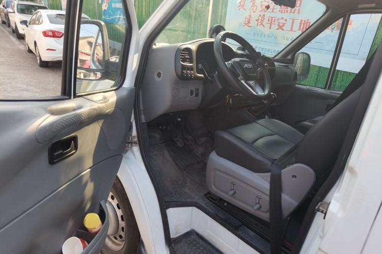 Used JMC Transit 2019 2.8T Commercial Version Long Wheelbase Mid-Roof 6-Seater Rear Single Tire China VI Emission Standard – JX493 Driver Seat