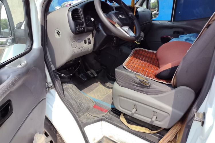 Used JMC Transit 2019 2.8T Commercial Version Long Wheelbase Mid-Roof 6-Seater Rear Single Tire China VI Emission Standard – JX493 Driver Seat