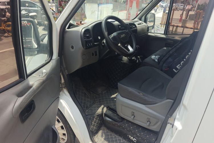 Used JMC Transit 2019 2.8T Commercial Version Short Wheelbase Low Roof 6-Seater China VI Emission Standard JX493 Driver Seat