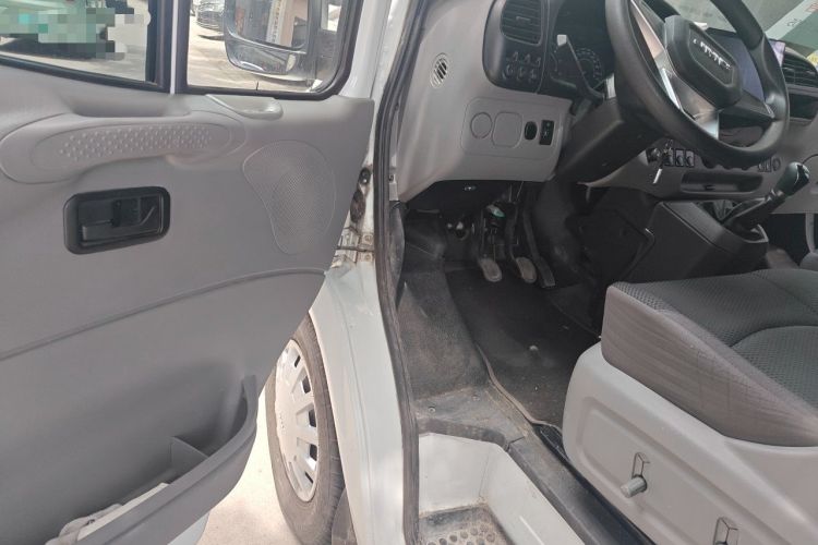 Used JMC Transit 2019 2.8T Commercial Version Short Wheelbase Mid-Roof 3-Seater China VI Standard JX493 Driver Seat